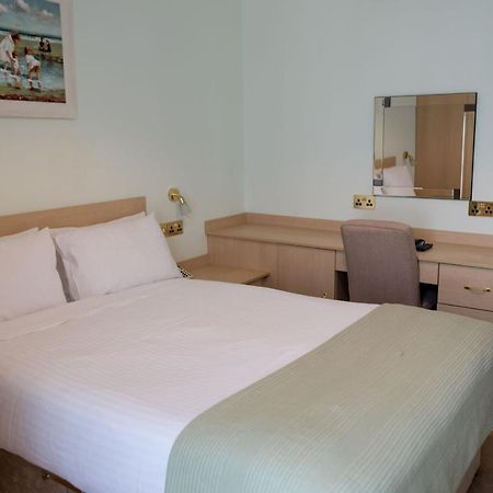 בורנמות' Hotel Balmoral מראה חיצוני תמונה