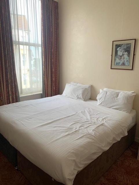 בורנמות' Hotel Balmoral מראה חיצוני תמונה