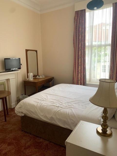 בורנמות' Hotel Balmoral מראה חיצוני תמונה