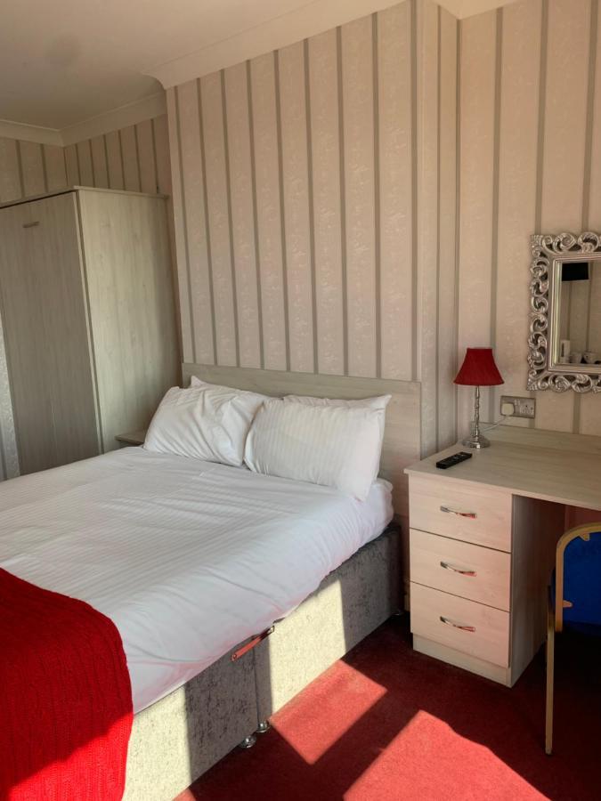 בורנמות' Hotel Balmoral מראה חיצוני תמונה