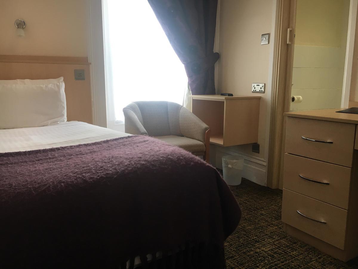 בורנמות' Hotel Balmoral מראה חיצוני תמונה